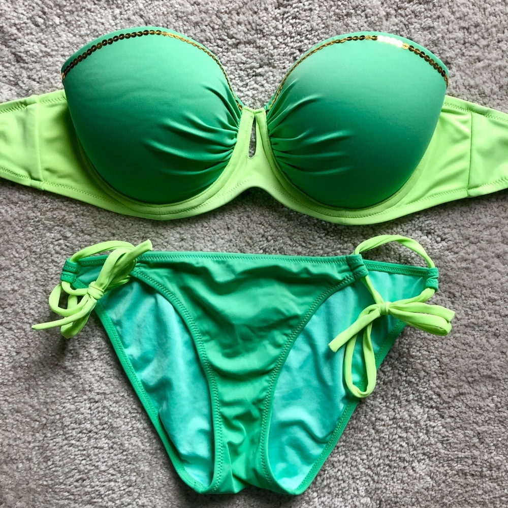 Victoria’s Secret bikini set! Top size 34DD, bottoms size small!